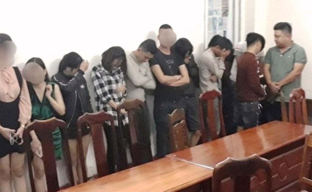 Quảng Nam: Đột kích quán karaoke, bắt quả tang 38 thanh niên “chơi” ma túy