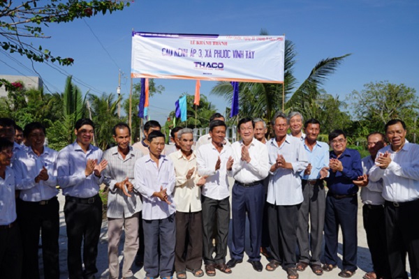 Long An: THACO tặng cầu nông thôn cho huyện Cần Giuộc - Hình 1