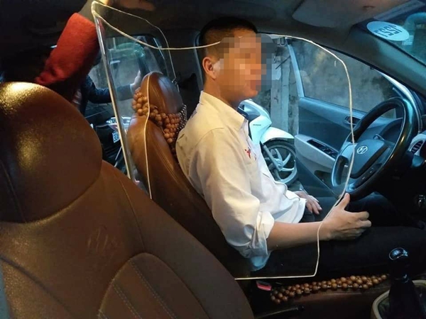 Vụ tài xế taxi tự lắp khoang chắn bảo vệ: Cục Đăng kiểm Việt Nam nói gì? - Hình 1
