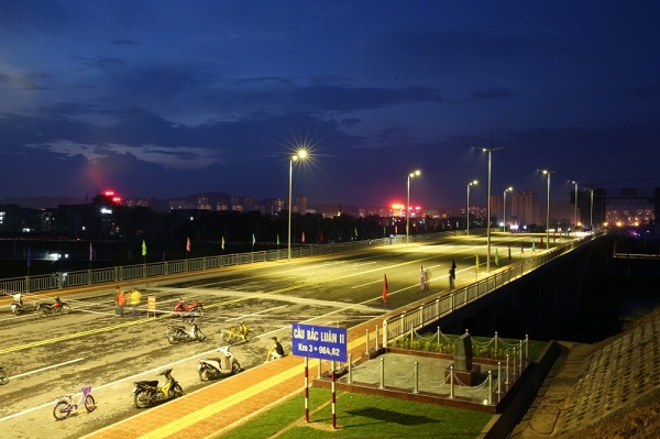 Cầu Bắc Luân II nối Việt Nam - Trung Quốc chuẩn bị thông quan trong tháng 3 tới - Hình 1