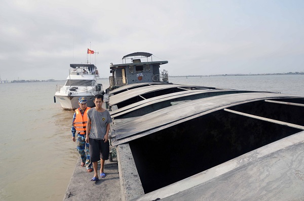 Bắt giữ lượng than “khủng” vi phạm tại vùng biển giáp ranh giữa Quảng Ninh và Hải Phòng - Hình 1