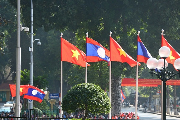 Không ngừng vun đắp quan hệ đặc biệt Việt Nam -Lào