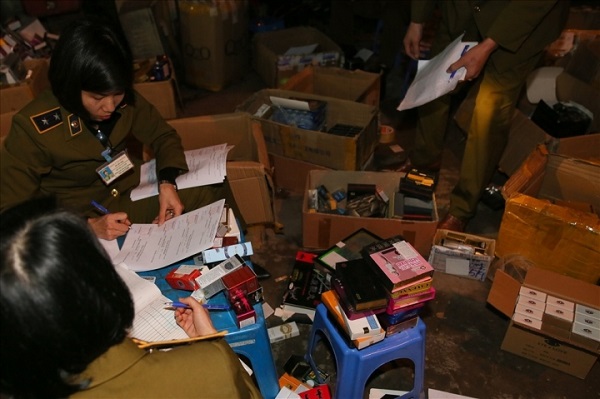 Bán hàng kích dục lậu qua website không giấy phép