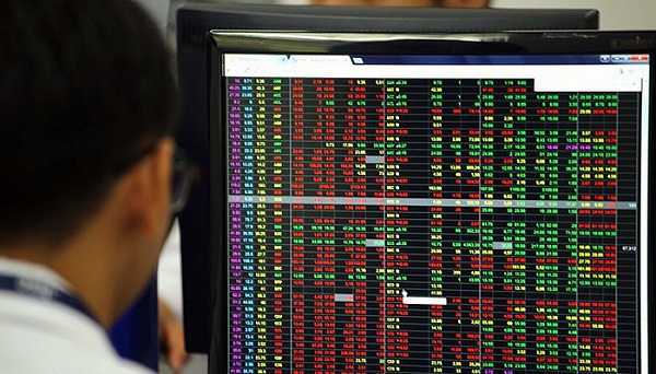 Phó tổng giám đốc Nafoods Group nhận "án phạt" từ UBCKNN