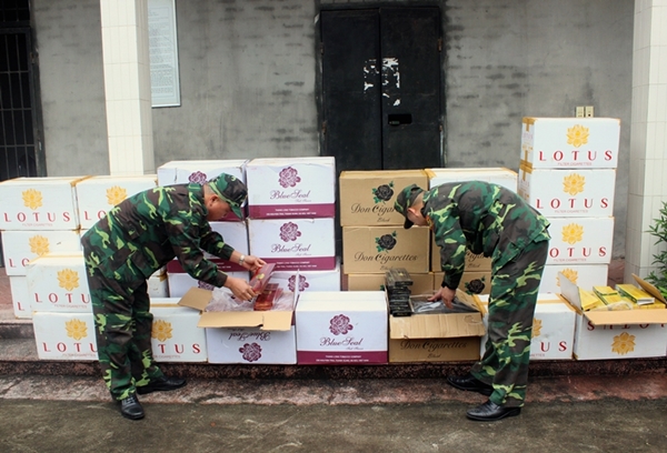 Quảng Ninh: Bắt giữ vụ vận chuyển 15.000 bao thuốc lá nhập lậu - Hình 1