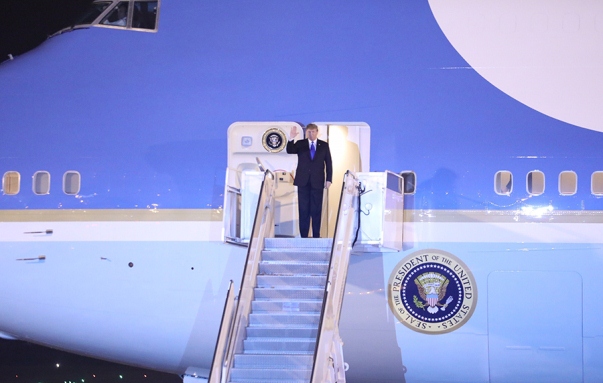 Toàn cảnh đón Tổng thống Mỹ Donal Trump đến Việt Nam - Hình 3