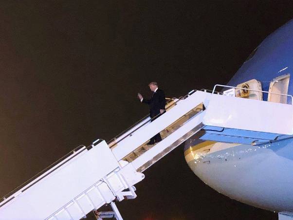 Toàn cảnh đón Tổng thống Mỹ Donal Trump đến Việt Nam - Hình 4