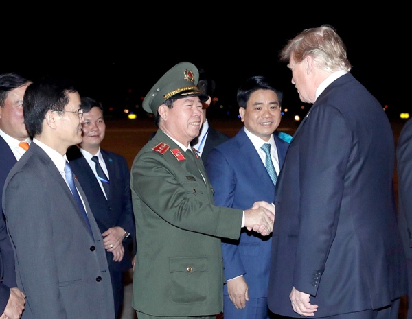 Toàn cảnh đón Tổng thống Mỹ Donal Trump đến Việt Nam - Hình 6
