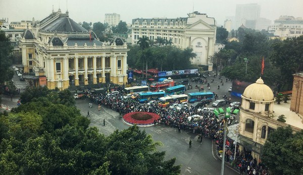 Người dân Thủ đô tập trung tại nhiều tuyến đường chào đón ông Kim Jong Un