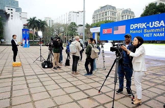 Miễn phí 100% vé tàu hỏa với tất cả phóng viên báo chí quốc tế sang Việt Nam đưa tin Thượng đỉnh - Hình 1