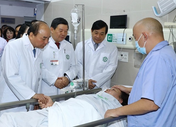 Thủ tướng: Đội ngũ y, bác sỹ là những 'người anh hùng thầm lặng'