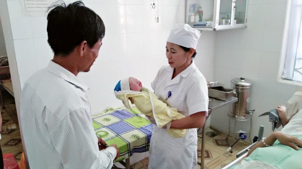 Bỉm Sơn (Thanh Hóa): Người thầy thuốc nhiều năm gắn bó với trạm y tế xã - Hình 1
