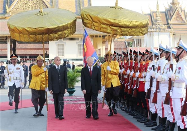 Tổng Bí thư, Chủ tịch nước Nguyễn Phú Trọng hội đàm với Quốc vương Campuchia - Hình 4