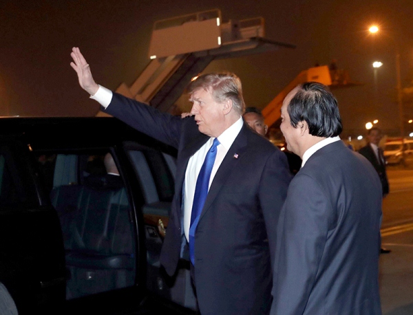Toàn cảnh đón Tổng thống Mỹ Donal Trump đến Việt Nam - Hình 5