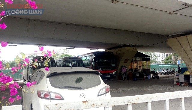 Lấn chiếm gầm cầu đường bộ, đường sắt: Thành phố Hà Nội có xử lý... 