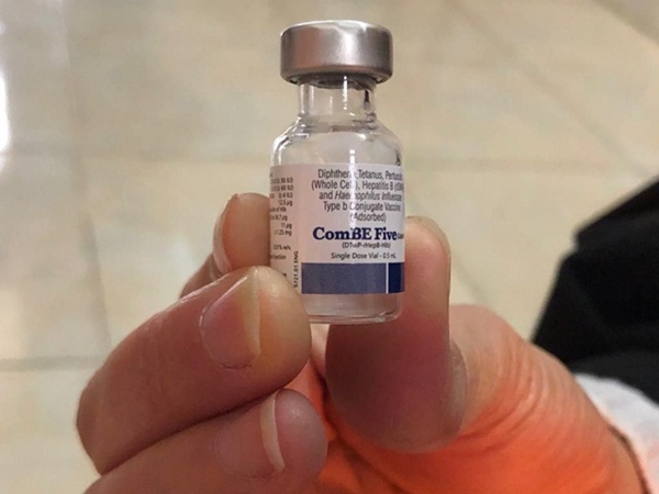 Hơn 200 trẻ bị phản ứng: Sở Y tế Phú Thọ yêu cầu dừng tiêm vắc xin ComBe Five - Hình 1