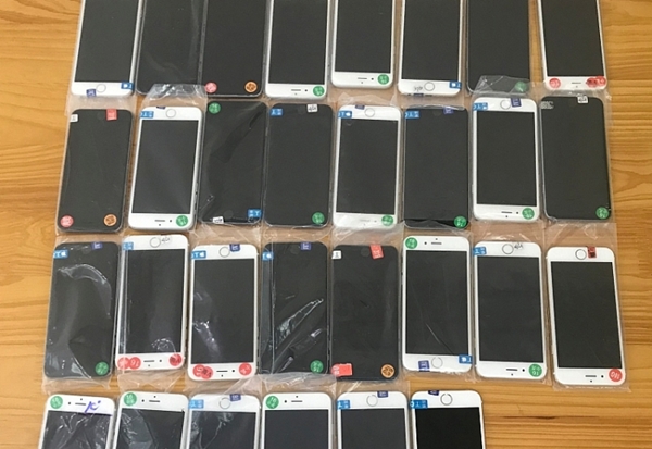 Quảng Ninh: Phát hiện đối tượng vận chuyển 30 chiếc điện thoại iPhone 6 không giấy tờ - Hình 1