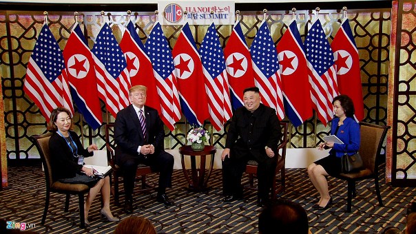 Những khoảnh khắc trong cú bắt tay lịch sử Trump - Kim ở Hà Nội - Hình 10