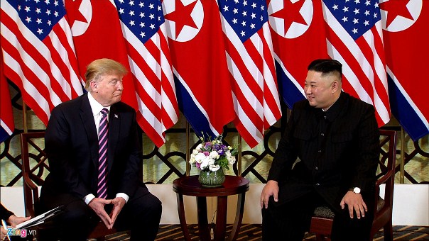 Những khoảnh khắc trong cú bắt tay lịch sử Trump - Kim ở Hà Nội - Hình 8