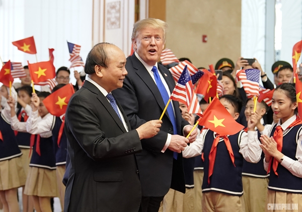 Thủ tướng Nguyễn Xuân Phúc đón Tổng thống Hoa Kỳ Donald Trump - Hình 4