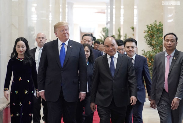 Thủ tướng Nguyễn Xuân Phúc đón Tổng thống Hoa Kỳ Donald Trump - Hình 3