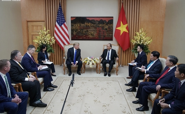 Thủ tướng Nguyễn Xuân Phúc đón Tổng thống Hoa Kỳ Donald Trump