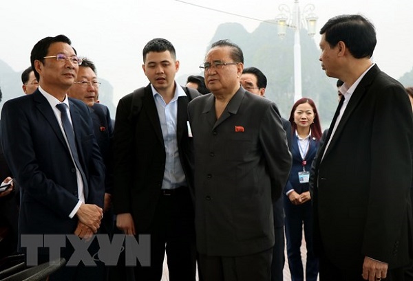 Đoàn đại biểu Lãnh đạo cấp cao Triều Tiên tham quan Vịnh Hạ Long - Hình 2