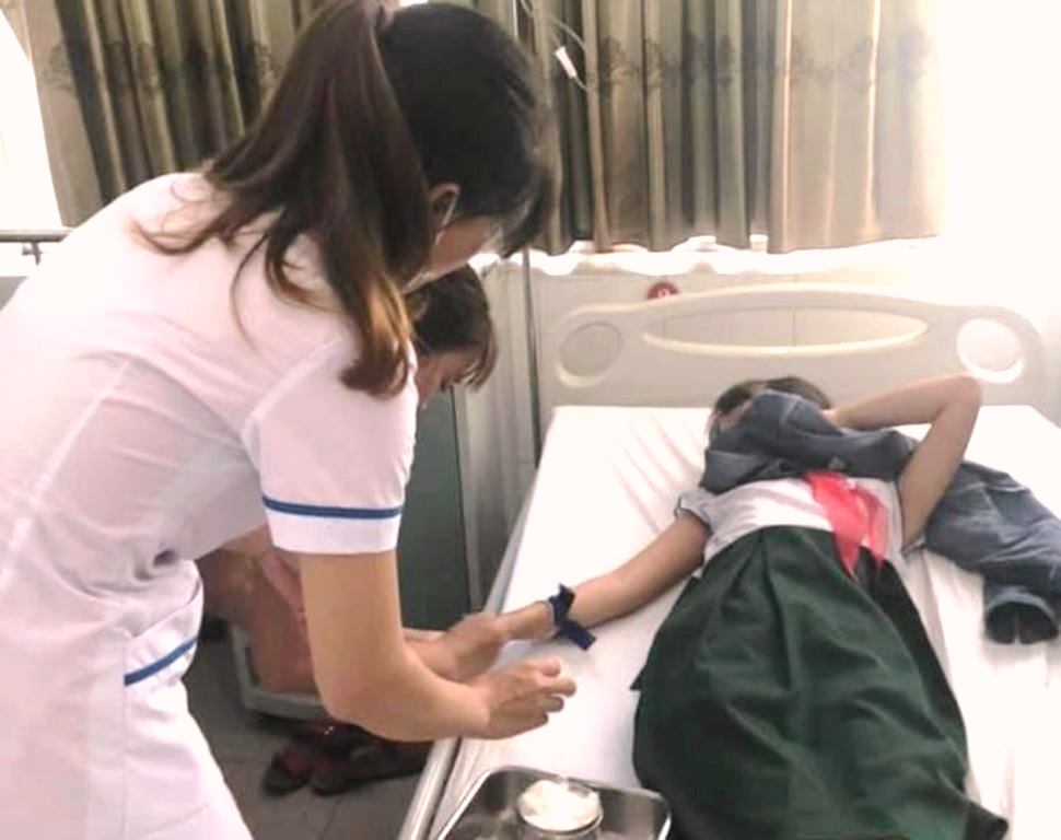 Quảng Nam: 16 học sinh nhập viện sau khi ăn trà sữa - Hình 1