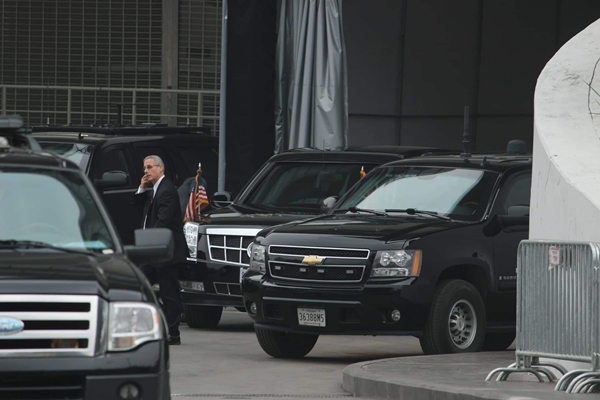 Tổng thống Donald Trump cùng đoàn tháp tùng rời khách sạn Marriot ra sân bay - Hình 1