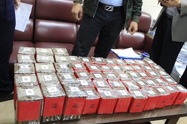 Hà Nội: Tạm giữ 10.000 điếu xì gà vận chuyển qua đường hàng không - Hình 1