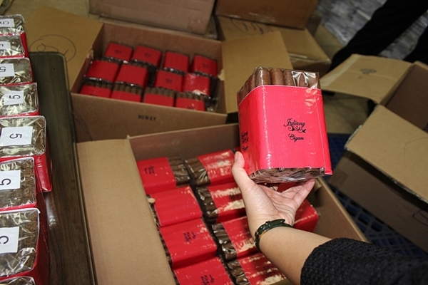 Hà Nội: Tạm giữ 10.000 điếu xì gà vận chuyển qua đường hàng không - Hình 2
