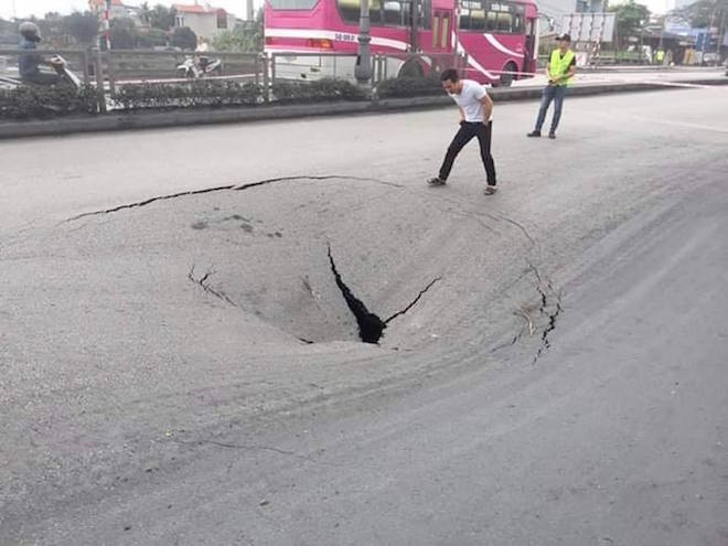 Xuất hiện “hố tử thần” trên quốc lộ 18 ở Quảng Ninh