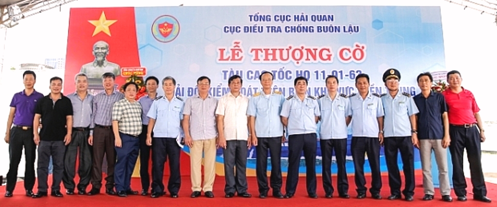 Đà Nẵng: Lễ nhận bàn giao và thượng cờ trên tàu cao tốc HQ 11- 91- 63. - Hình 4