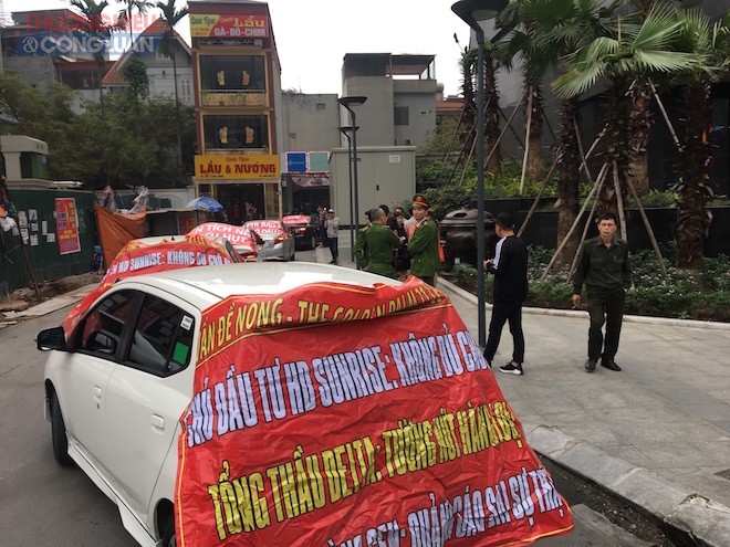 The Golden Palm Lê Văn Lương: Dân bức xúc vì bị chủ đầu tư chặn xe - Hình 1