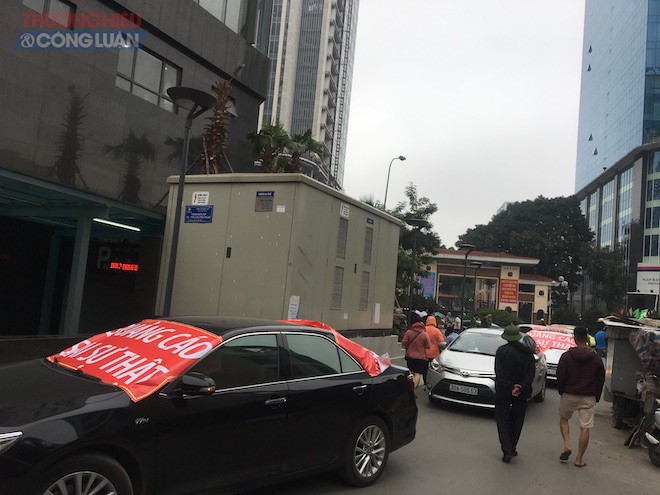The Golden Palm Lê Văn Lương: Dân bức xúc vì bị chủ đầu tư chặn xe - Hình 2