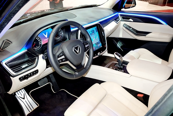 VinFast ra mắt mẫu xe SUV Lux phiên bản đặc biệt tại triển lãm Geneva Motor Show 2019 - Hình 6
