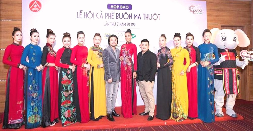 “Phù thủy sân khấu” Hoàng Nhật Nam lần đầu tiên với Lễ hội Cà phê Buôn Ma Thuột - Hình 2