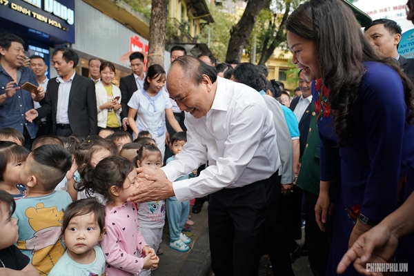 Thủ tướng: Lấy hạnh phúc, an toàn của phụ nữ, trẻ em là mục tiêu hành động - Hình 3