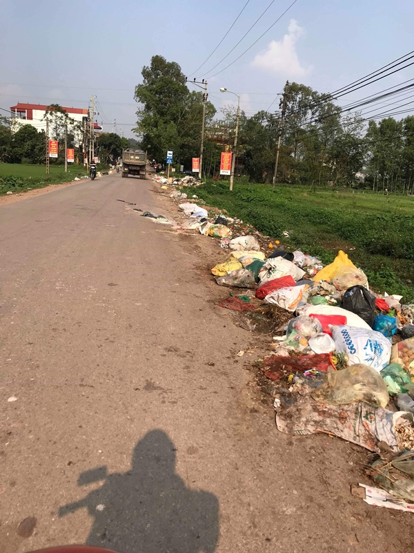 Huyện Tân Yên (Bắc Giang): Rác thải bủa vây khu dân cư - Hình 1