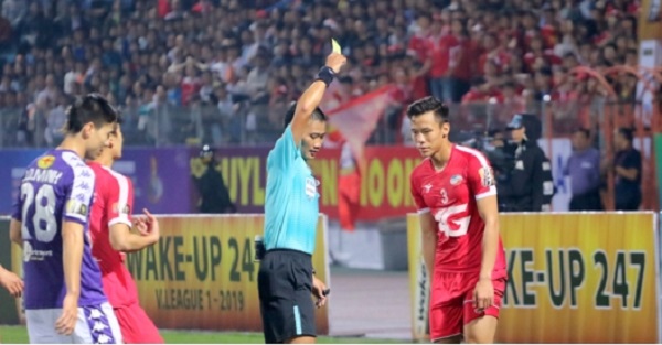 Quế Ngọc Hải bị kỷ luật nội bộ sau trận derby Thủ đô