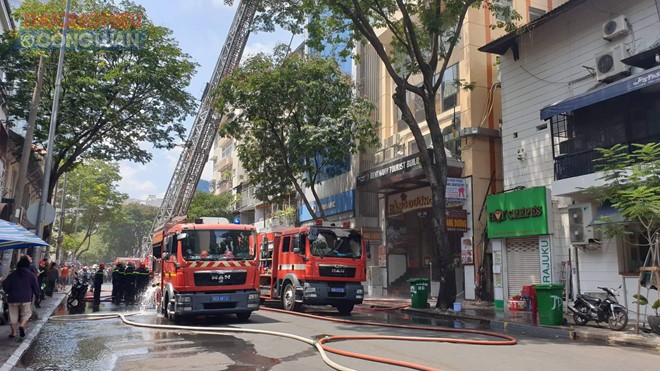 TP. HCM: Cháy lớn tại nhà hàng gần phố đi bộ Nguyễn Huệ - Hình 5
