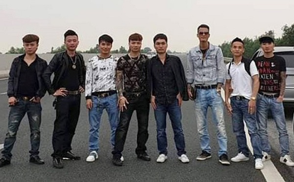 Xác minh, xử lý nhóm Khá 'bảnh' dàn hàng chụp ảnh ‘tự sướng’ trên cao tốc đăng Facebook