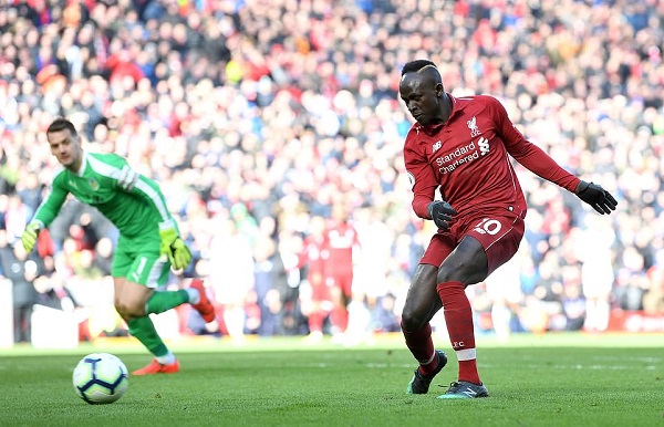 Đánh bại Burnley, Liverpool tiếp tục bám đuổi Man City trên BXH