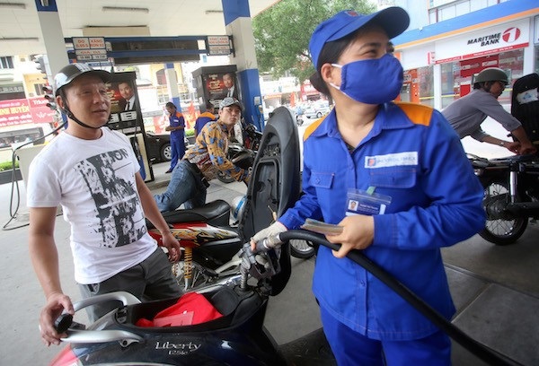 Chính phủ xin rút đề xuất tăng thuế bảo vệ môi trường xăng dầu