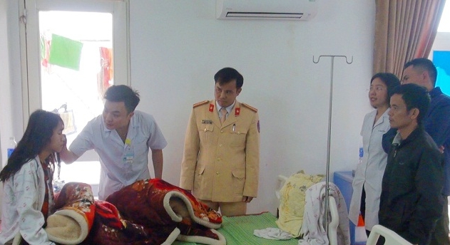 Thanh Hóa: Thiếu tá công an kịp thời hiến máu cứu bệnh nhân bị tai nạn giao thông - Hình 1