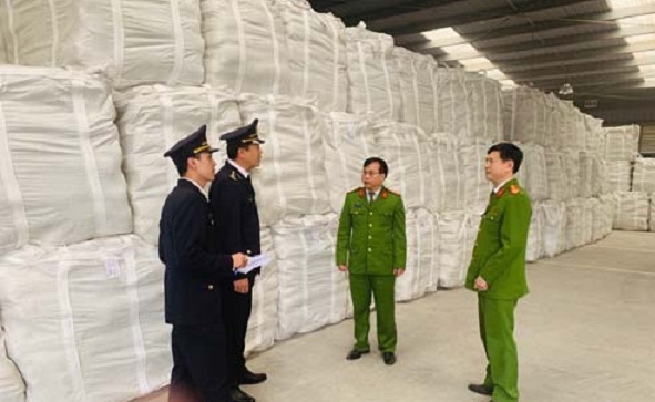 Thanh Hóa: Bắt giữ hơn 18.000 tấn xi măng giả nhãn mác, bao bì của Công ty xi măng Long Sơn - Hình 1