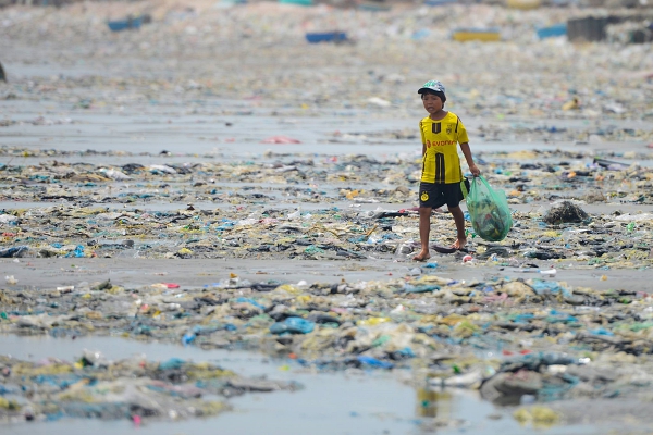6879 km theo dấu chân rác thải nhựa của nhiếp ảnh gia Việt - Hình 1