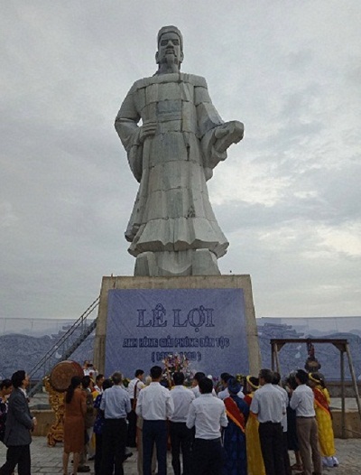 Thọ Xuân, Thanh Hóa: Xây “chui” cả tượng đài