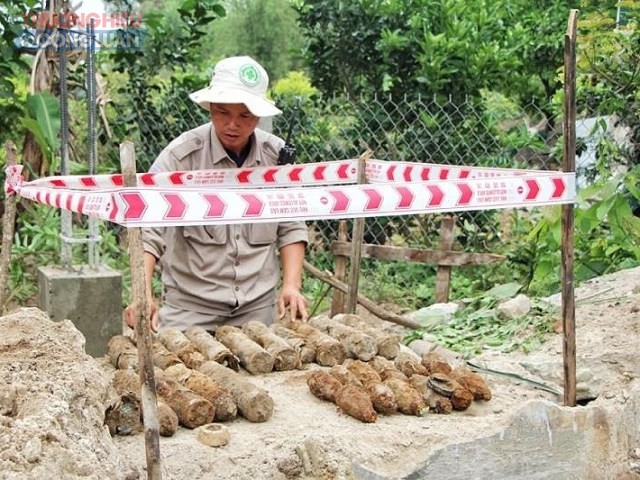 Quảng Bình: Đào móng xây nhà, hoảng hồn phát hiện quả bom nặng hơn 3 tạ - Hình 2