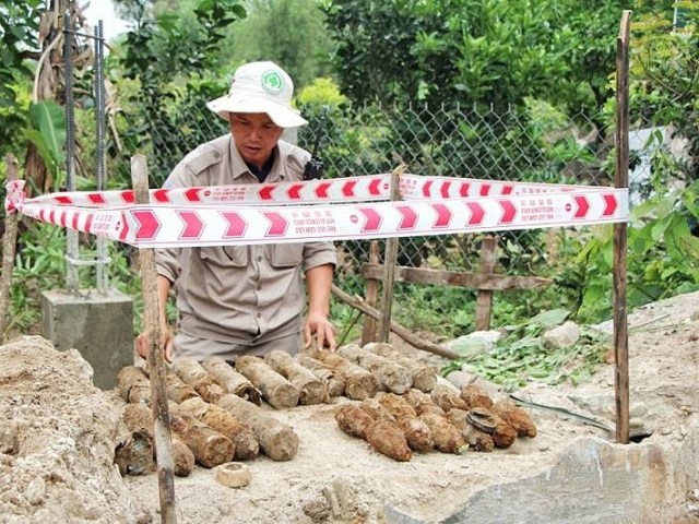 Quảng Bình: Đào móng xây nhà, hoảng hồn phát hiện quả bom nặng hơn 3 tạ